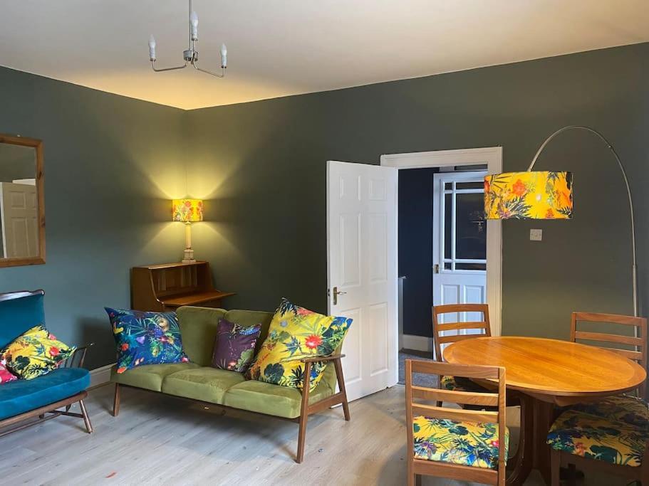 Peaceful Home From Home - Spacious 3 Bedroom House Accommodating 7 - Ideal For Families And Workers Гейтсхед Экстерьер фото
